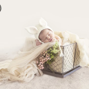 With Easter right around the corner I was super excited when one of my vendors sent me this darling hat! I had envisioned this shot in my head for about a week in anticipation of Allison's shoot. I wanted to encapsulate an organic, chic, clean image of Easter and it's colors 