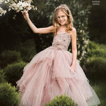 Flowergirl.