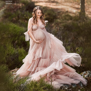 Beautiful mom-to-be.