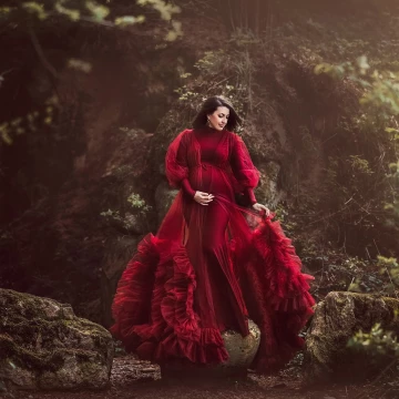 Pregnancy gives the expectant mother a special, wonderful bright aura.