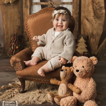 Little girl waiting for Christmas