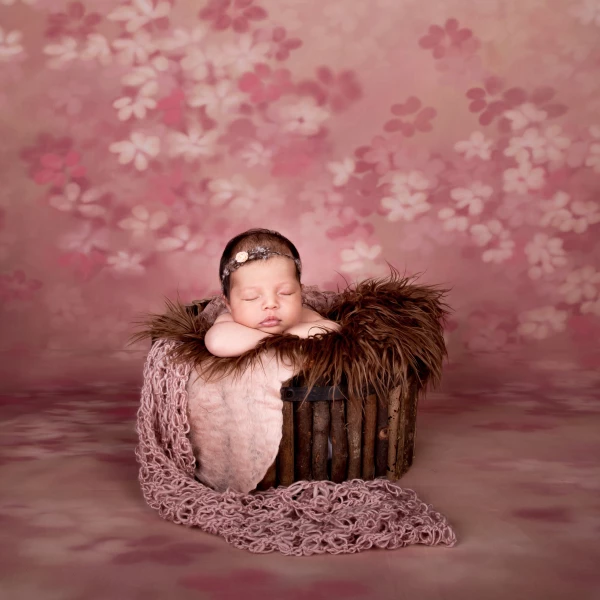  <br />
Little Emilia is here almost two weeks old.<br />
Her mom is from Chinese origin, hence this beautiful oriental face.<br />
She did very well in the studio. She slept very much so we could do many fun things with her.<br />
