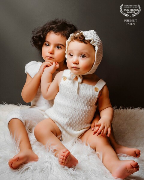 At this age it is t not easy to manage children during the shooting, but the complicity and the affection between these two sisters allowed me to take beautiful photos.