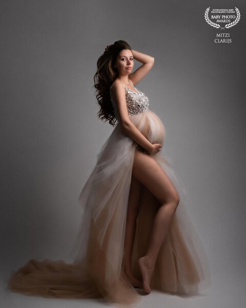 A selfportrait a few weeks ago when I was 38 weeks pregnant with my second son. <br />
As a pregnancy- and newbornphotographer I just had to put on my most beautiful dresses from my client closet. <br />
And of course, now I have the most beautiful newborn model to work with ❤️