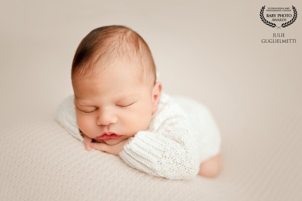 So peaceful ♥ Some babies hate this pose and some go in it so naturally. This baby was so curly and sleepy and posing him was such a  breeze.