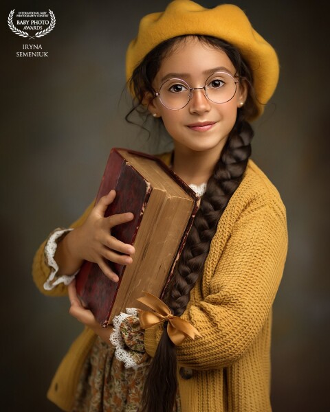 I present to you Ainara, 9 years old. A very professional and wonderful model. It is always a pleasure working with her. Ainara's mother is Spanish and the father is from Ecuador.