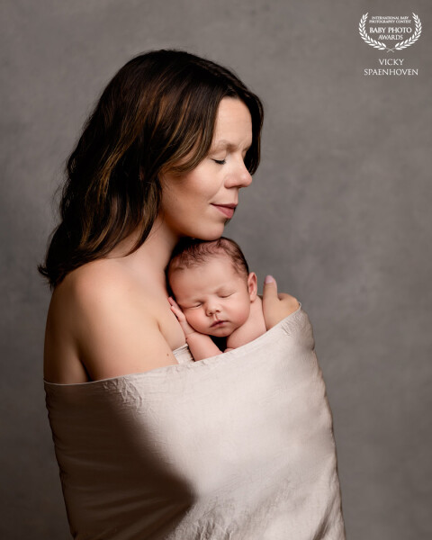 What a beautiful and tender pose for a mom with her baby. Wrapped in love!