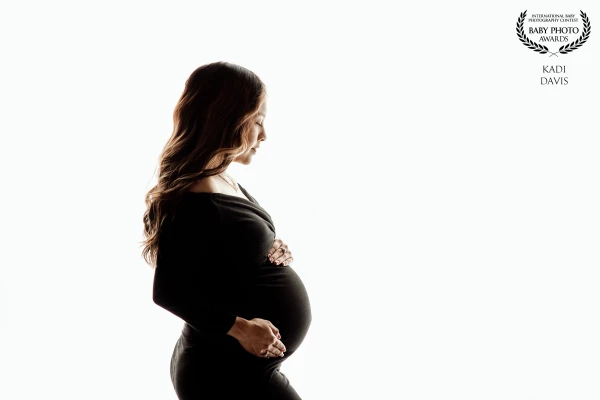 I love the simplicity of this backlit image. The focus is on the beautiful mom and her belly.