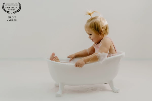 Badewannen-Abenteuer 🛁✨
Eintauchen, spritzen, lachen – dein Bad, dein Abenteuerland!