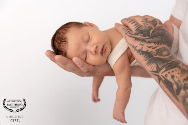 Getragen auf Papas starken Händen 💛