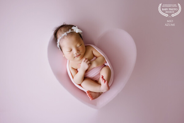 The soft pink color and heart silhouette perfectly capture the sweetness of a new life<3