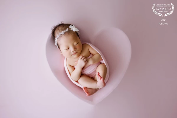 The soft pink color and heart silhouette perfectly capture the sweetness of a new life<3