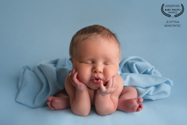 Cute newborn baby froggy pose