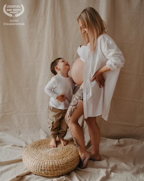 “Baby Sister”

A mother explains to her son that his baby sister is growing inside her belly. In res...