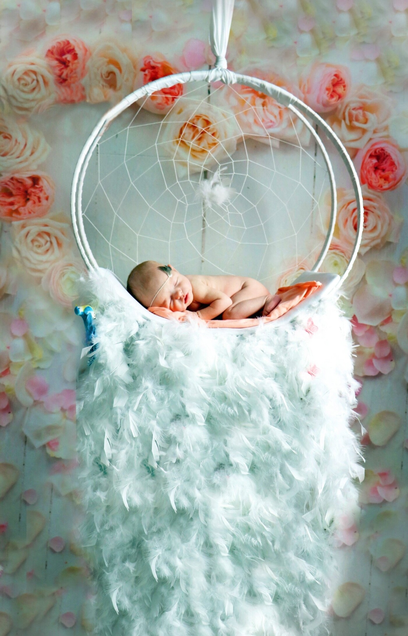 Baby Girls is the first girl in the long line of grandchildren for Misty Norris. And Mrs Norris has been coming to my studio for over a year now. So when she called and told me they had a baby girl coming to visit me, I was so excited. She was so tiny and was also my first baby to model my new dream catcher.. The entire picture came out amazing. 