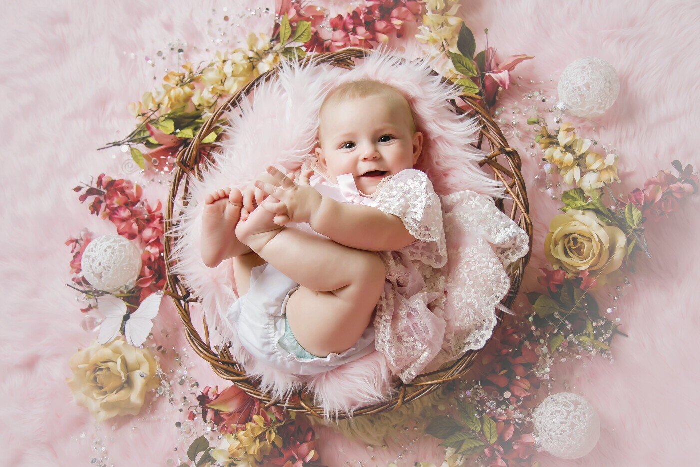 Oh the beautiful baby Aivlee!   She's one of my hello baby milestone planners and this was a custom set up for her 6 month photoshoot.  She's totally gorgeous in this soft pink set up.  