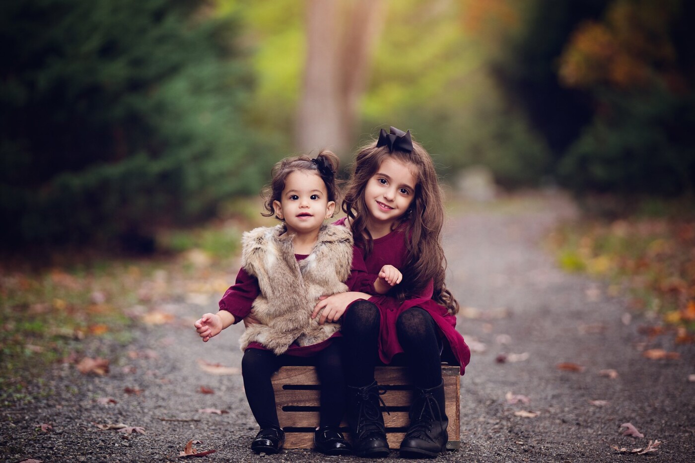 How incredibly gorgeous are these two sisters?  They were amazing clients just like their two brothers!  Big sister stepped right up to help her little sister during the session :)