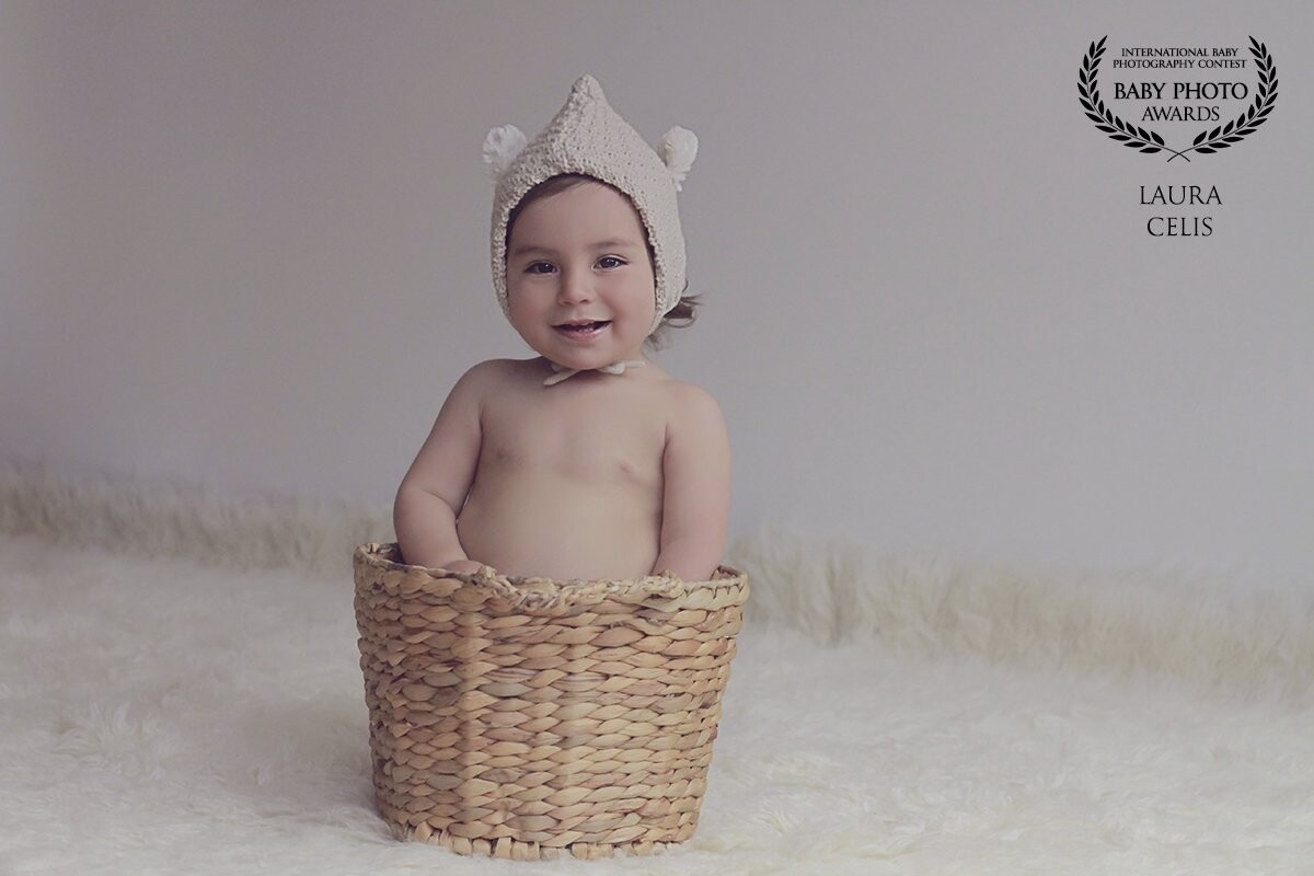 And here is my son Salvador. He was 15 months old when we did this session. We played that he was sailing a small boat and he enjoyed being in that basket while we were doing the photo shoot as a gift for his father. He is a sweetness that melts my heart.