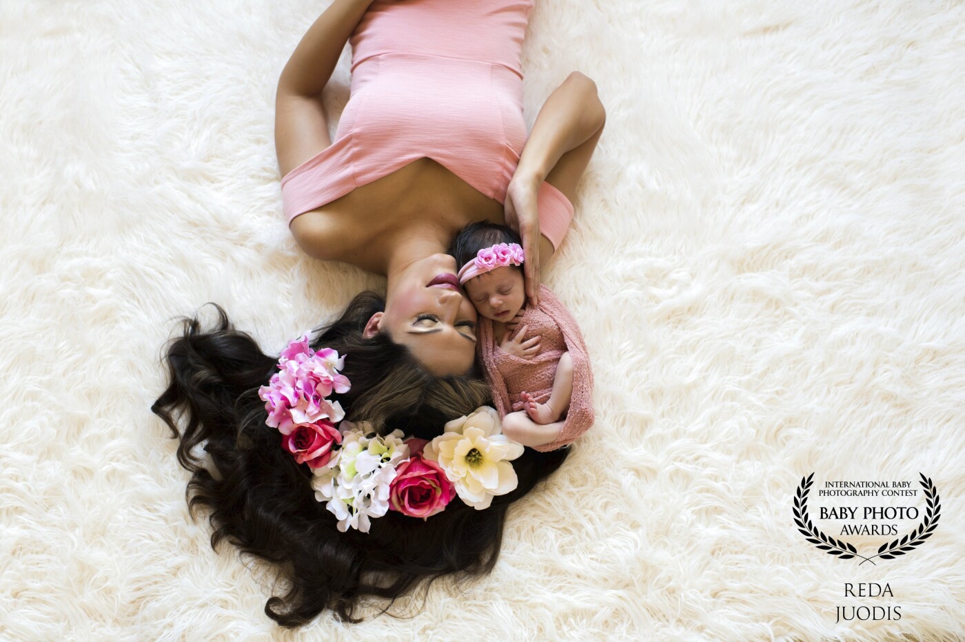 Meet Miss Emilia an beautiful mom Christina ! Emilia was SO sleepy for me and pretty much didn't wake up the whole time! Our session was fun and full of flowers pretty and colorful like mom's personality!