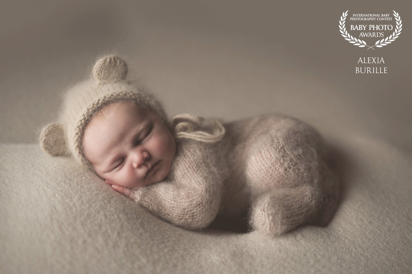 At the beginning I started to create fantasy picture, and then I wanted to do the opposite... so I imagined a simple picture with sweet texture. The result is : the purity and the sweet softness of the first days of life for this little girl. 