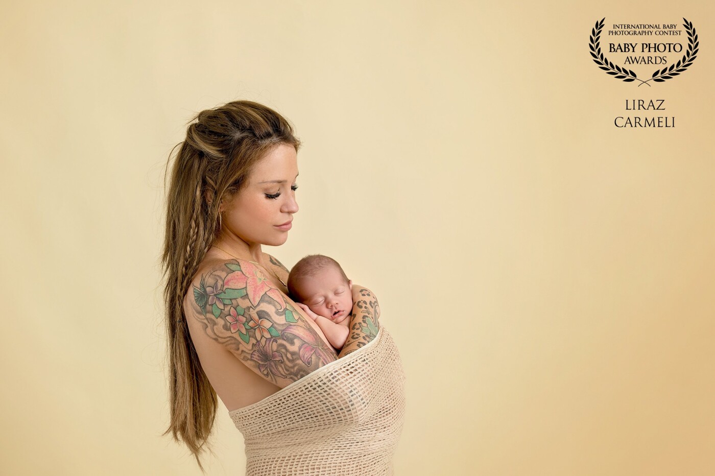 Beautiful mama skin to skin with her newborn, a way of life for me. I hold my babies close to my heart until this day. so this is my inspiration for this photoshoot. 