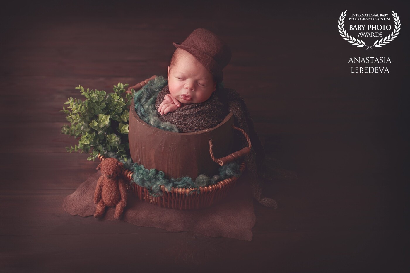 This little boy is called Leo. This sounds proudly!) The photo session was held in a beautiful setting. He was so cute, helped me) all the time asleep) What could be better for a newborn photographer is a good sleeping baby)