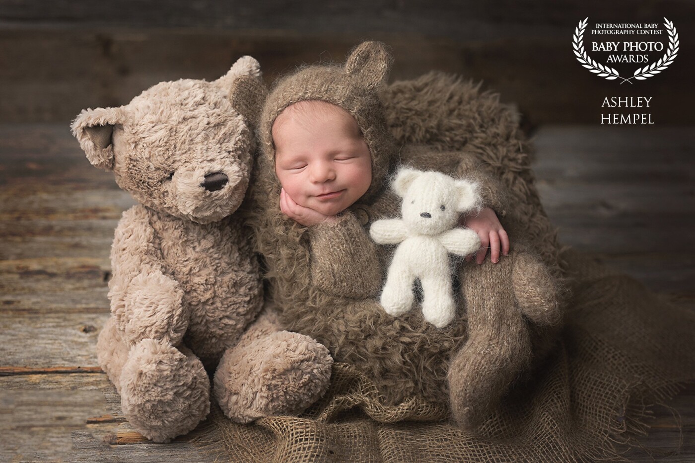 When mom brought her sweet little man to me to be photographed, the only item she wanted a photo with was this cute brown bear on the left. When she and her hubby had just found out they were expecting, the dad to be grabbed it off a shelf in a store and said “this will be his first stuffy.” I thought that was so sweet, and so of course I had to grab my little bear suit (made by knits by Lou) to photograph the friends together. It’s one of moms favourite pictures ❤️