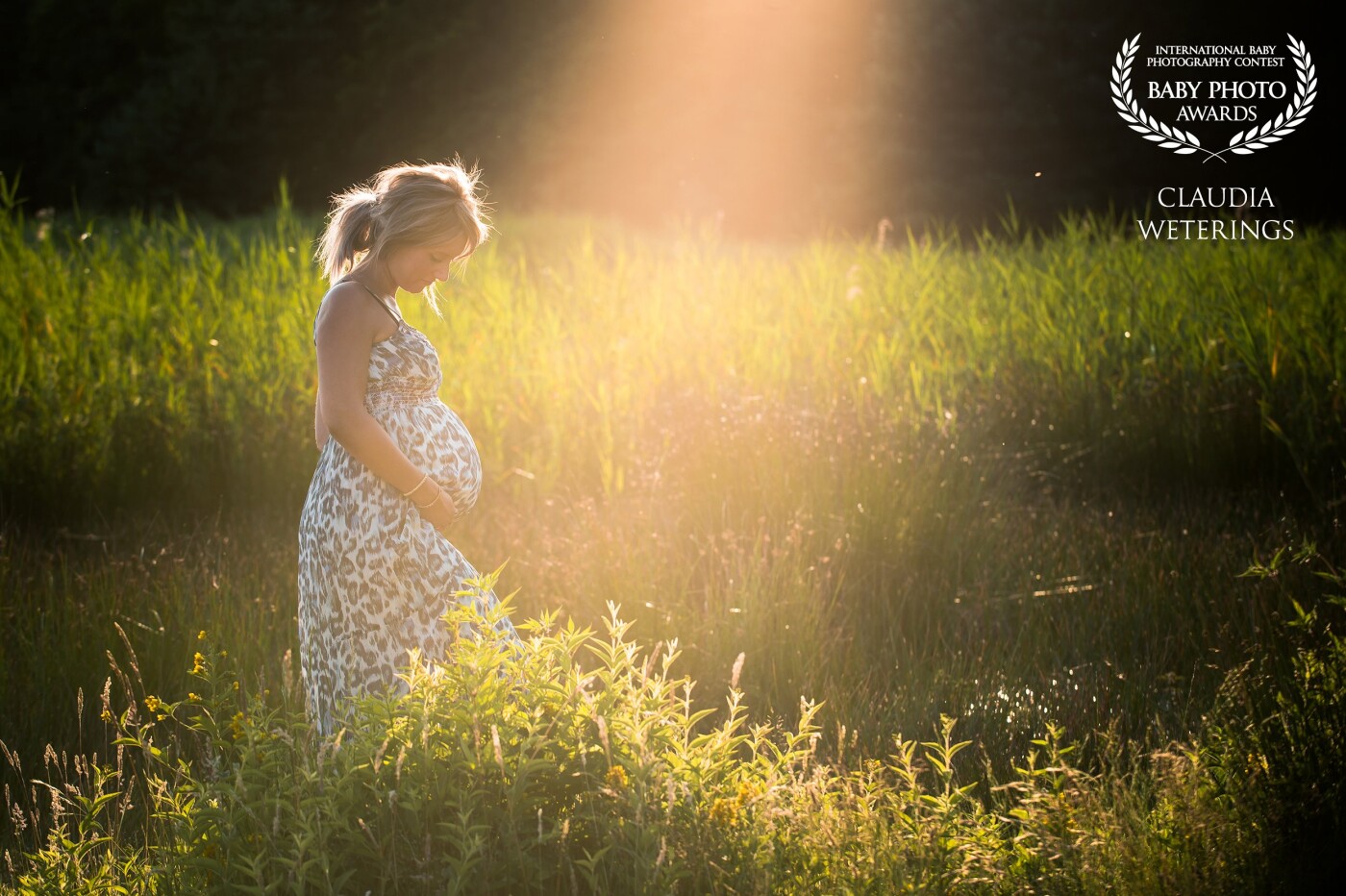 This lovely mommy wanted a special pregnancy shoot outdoors. During the golden hour we made this lovely shot. Later we made some pictures in the water with her also, her first son looking from a distance. The baby brother is born now and has been in our studio already for a newborn session :)