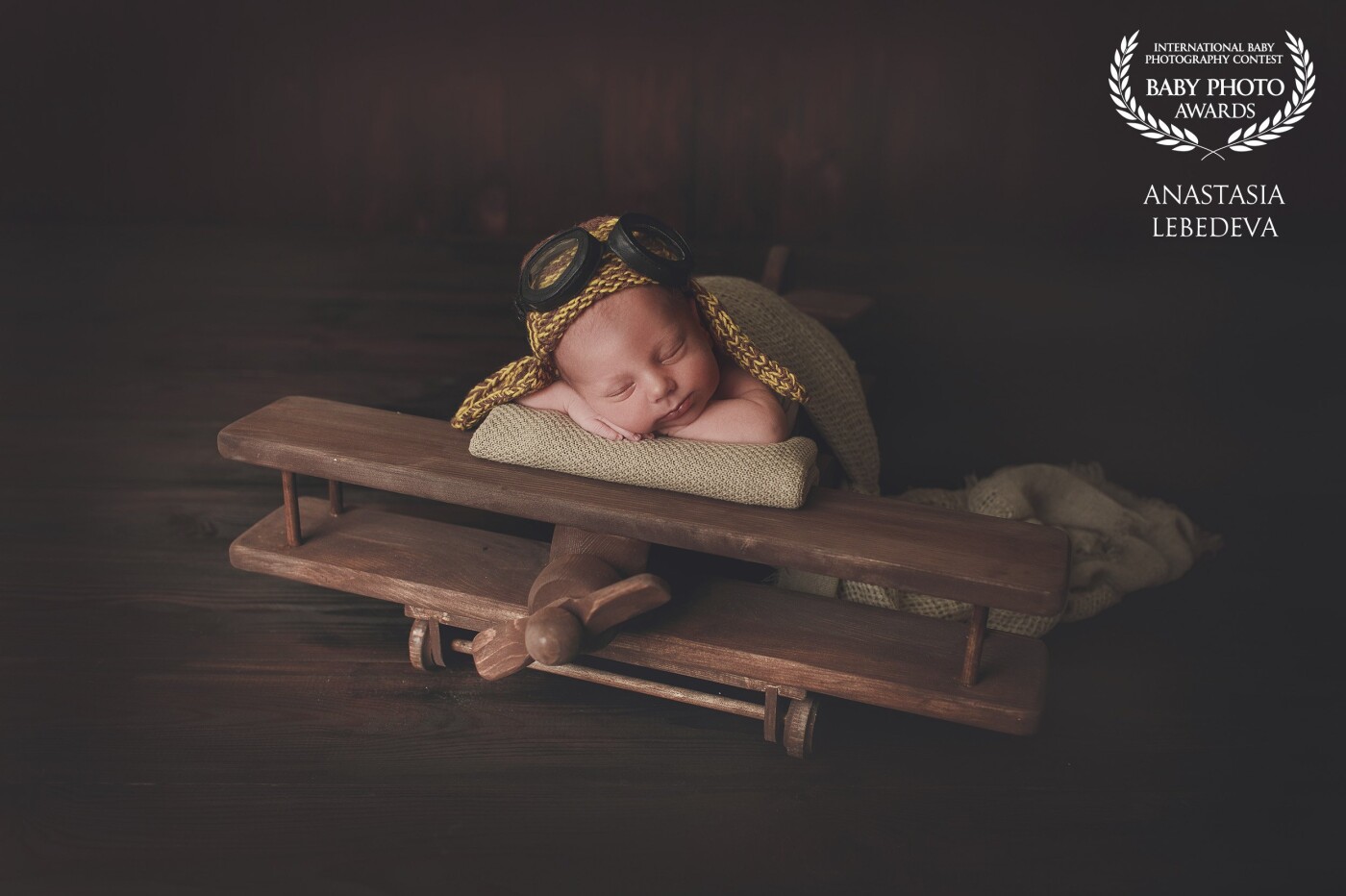 The photo shows a small pilot, he is only 12 days old. Dreams of parents in children's photos. <br />
I am happy that my work is again in the collection.