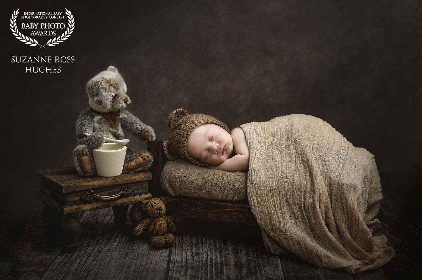 This beautiful little boy traveled really far to my studio so when Mum requested a bear theme I knew I had to come up with something really special for them. I'm naturally drawn to warm earthy tones and I love to create a story within each image. 