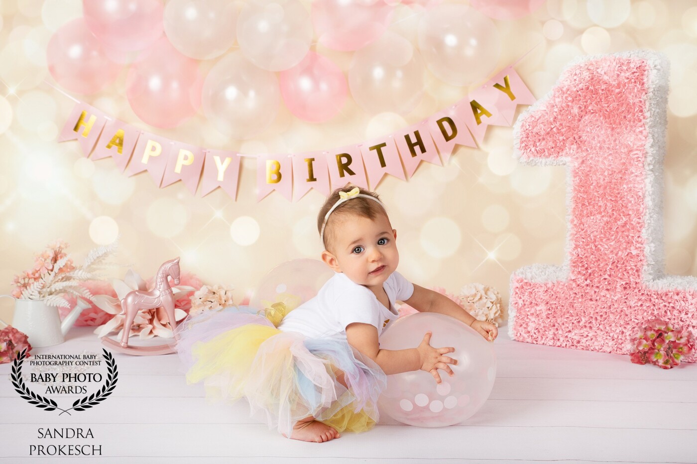 This little adorable princess celebrated her 1st birthday. She came to my new photo studio for her foto session. Her mom wanted one set in these pretty colors with bokeh and I was very happy to create it for her. It has always been one of my favorite parts. This small lovely lady needed a little bit of time for warming up in the beginning :-) but then... she was so sweet with her rainbow tutu.