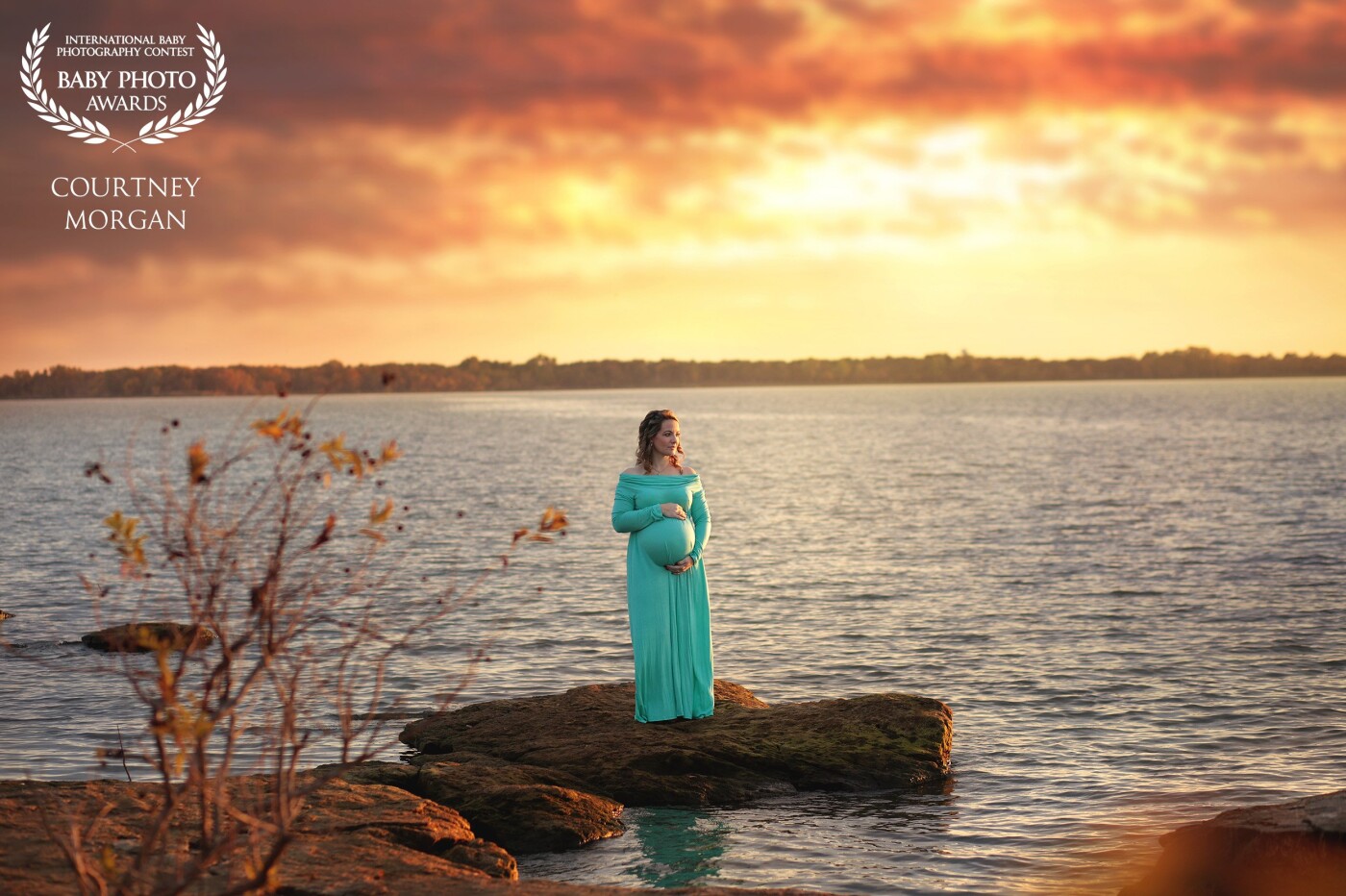 Texas skies provide some of the most amazing sunsets.  Pair that with a beautiful mama-to-be, and you get something truly special.  