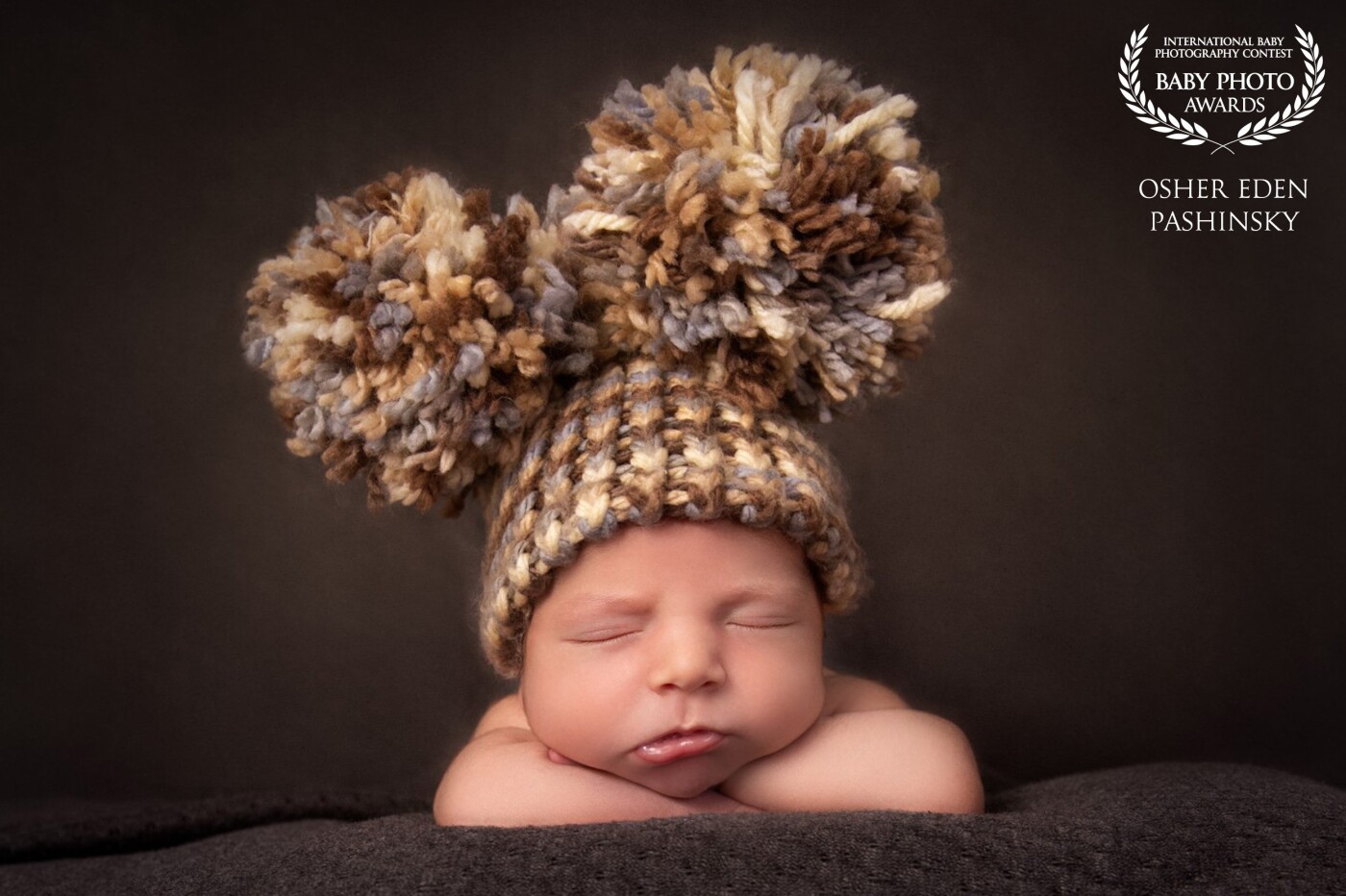 The most amazing thing about New Born photography is discovering the sleeping ability of the little ones, no matter how much I put them in strange positions, they sleep so deep that sometimes I envy them :-)<br />