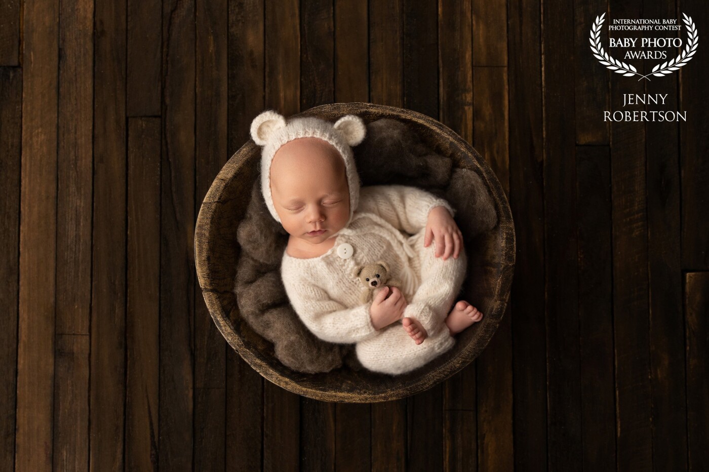 The sweetest little bear! Baby Kasyn was an alert little guy at 3 weeks old but eventually, my persistence paid off and I was able to capture some adorable images for his family. 