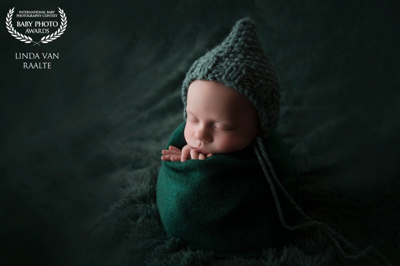 Potato snack poses with this beautiful baby boy in these lovely dark green colors...so in love with this pose and colors. The picture was taken in my new home studio!