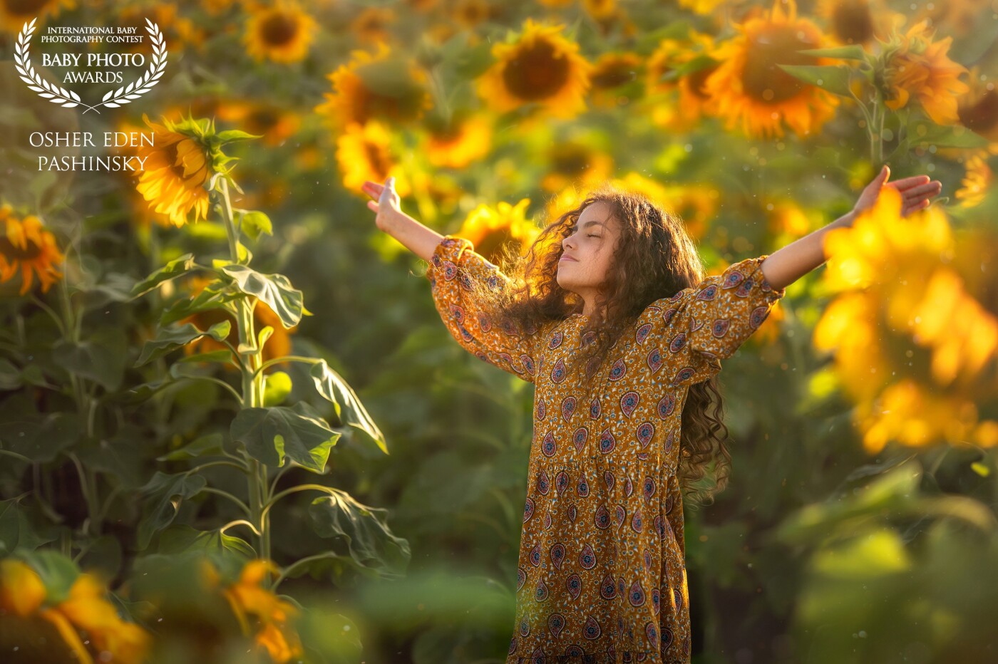 Now in Israel, this is the sunflower season. The entire field is yellow and glows like the sun, which is a good reason to go for a walk and enjoy all that good nature has to offer us. In this photo, I captured a special moment of happiness of a girl celebrating her birthday in the field. Yuval, happy birthday. <br />
