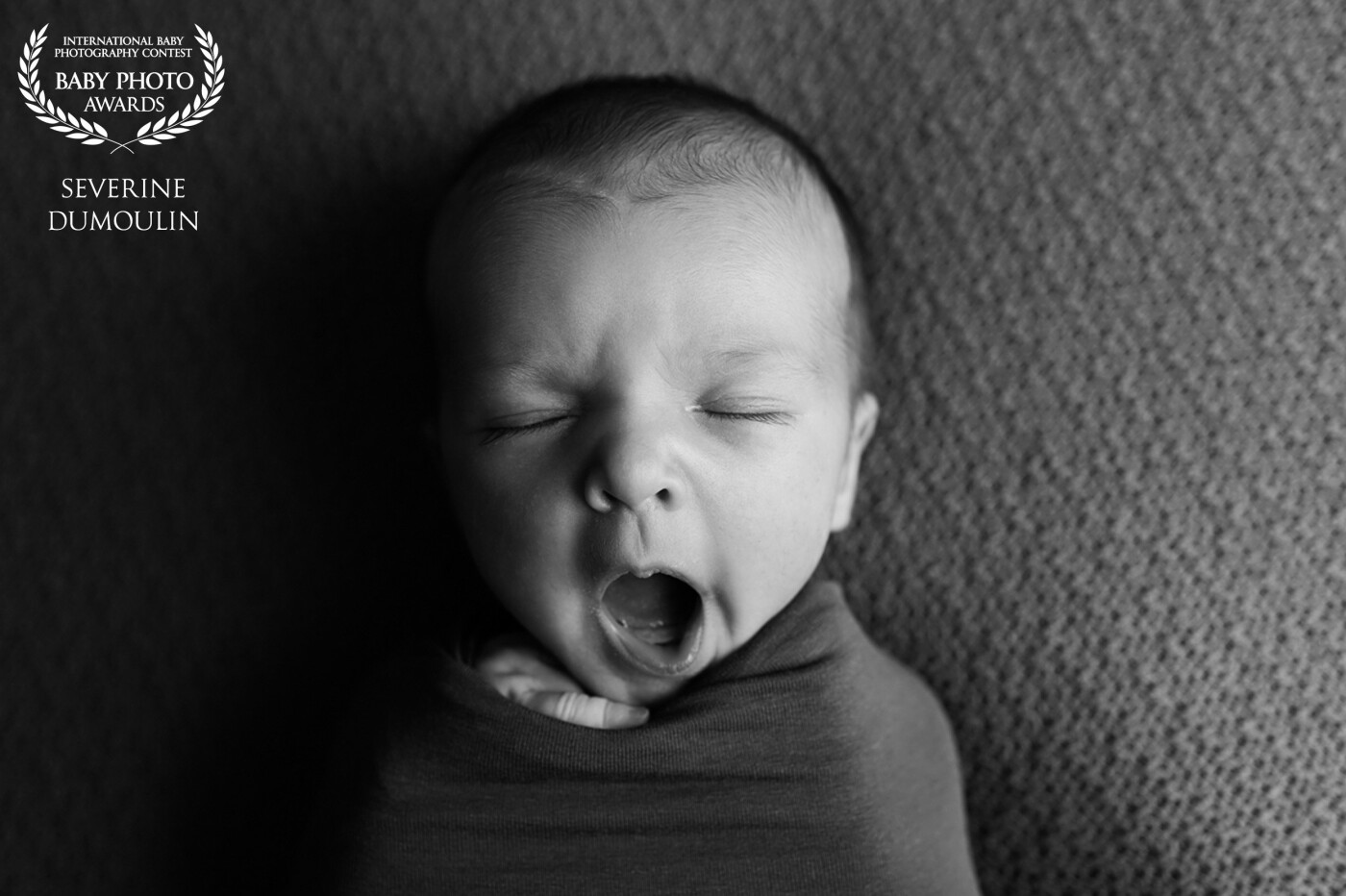 What could be better than a new life? And portraying that is a fantastic job. I like the babies' facial expressions. They are so cute and don't know it themselves yet...This baby boy don 't want to sleep at the beginning but is was so tired... 