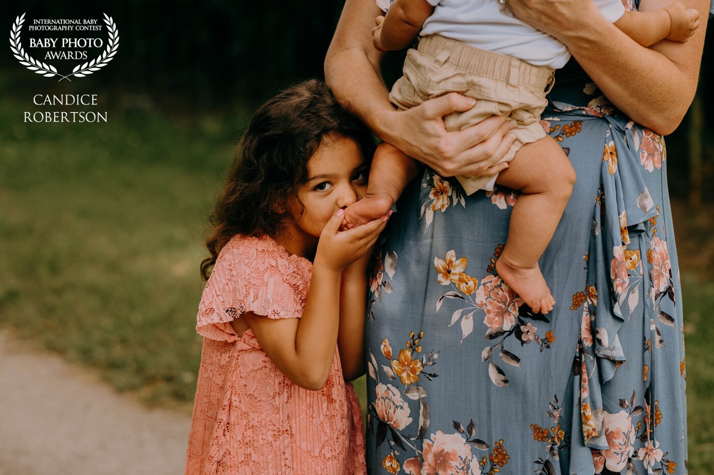 Details are my favorite part of family photography. Big Sis loves her new baby brother. He’s still in that “sugar those toes” stage which we all know they grow out of too soon. I’m so happy I could capture this sweet interaction. 