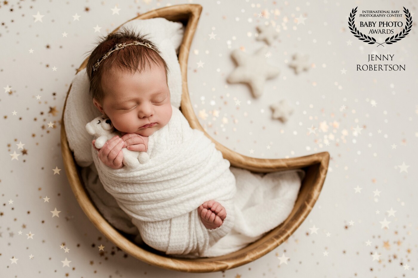 Sweet little baby Avery!  Do you know you are loved to the moon and back? I love how this dreamy little set up came together with the moon bowl, twinkling stars, and cuddly teddy bear.