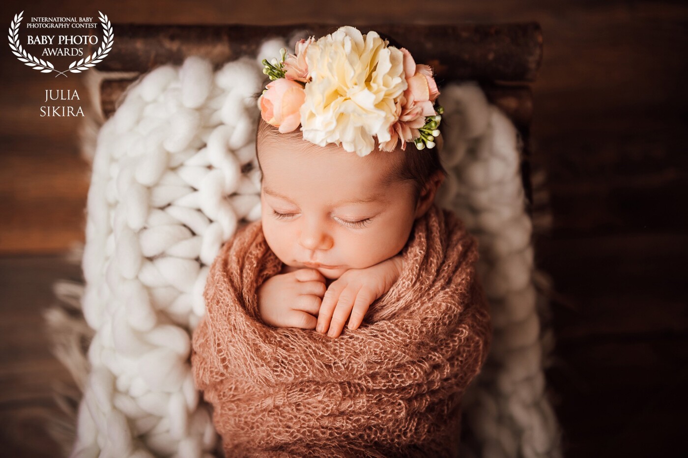 This photo shows a very sweet girl which was asleep during the newborn photoshoot. Her Parent and I have decided on warm colors. 