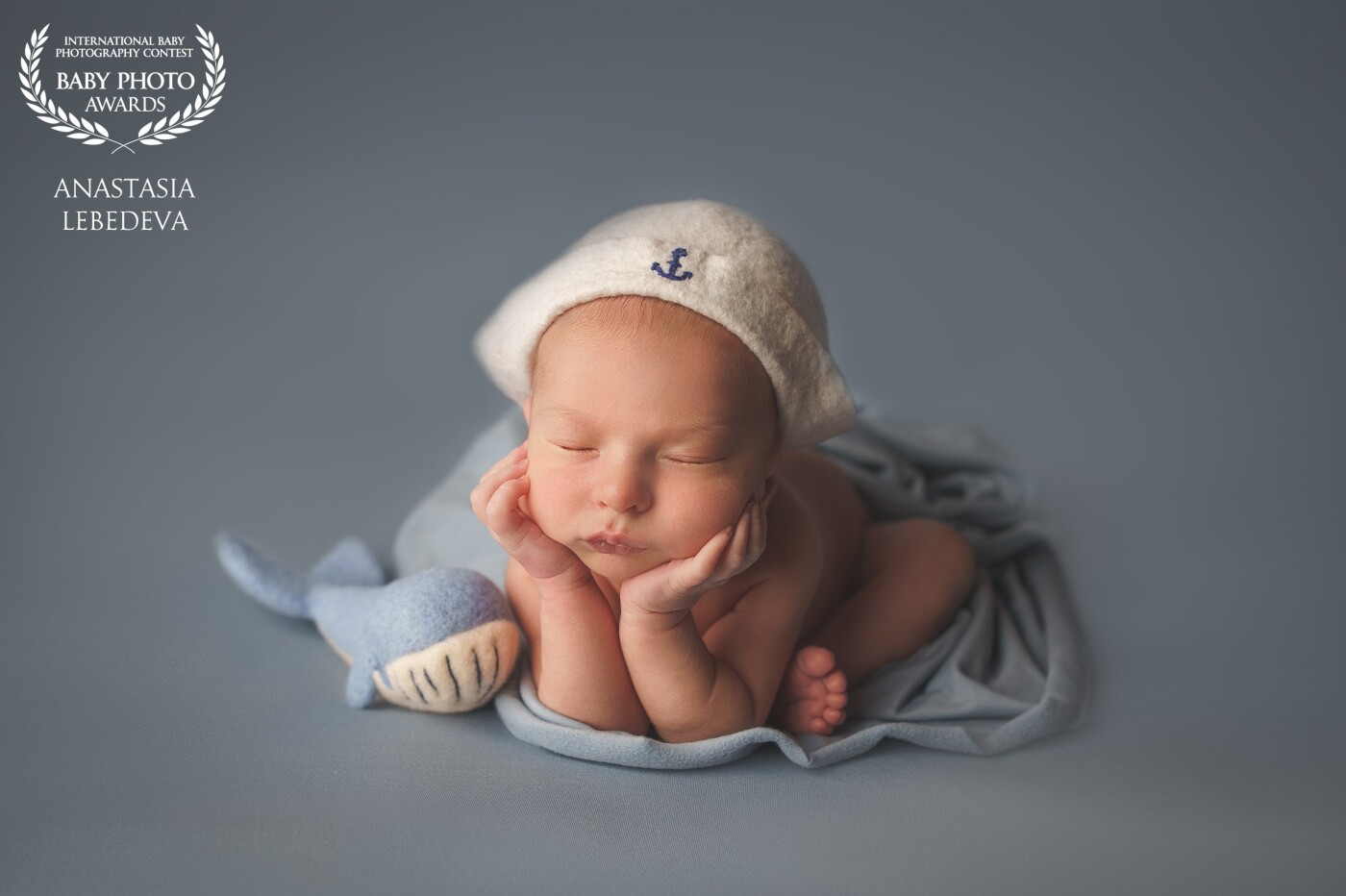 Tadmmm ... Wow !!!  I am very happy and glad that my work was chosen again for the next collection.  In this photo, a newborn baby in the form of a brave little sailor who is not afraid of the ocean waters !!!  The kid slept very well throughout the photo session and gave me the froggy pose.