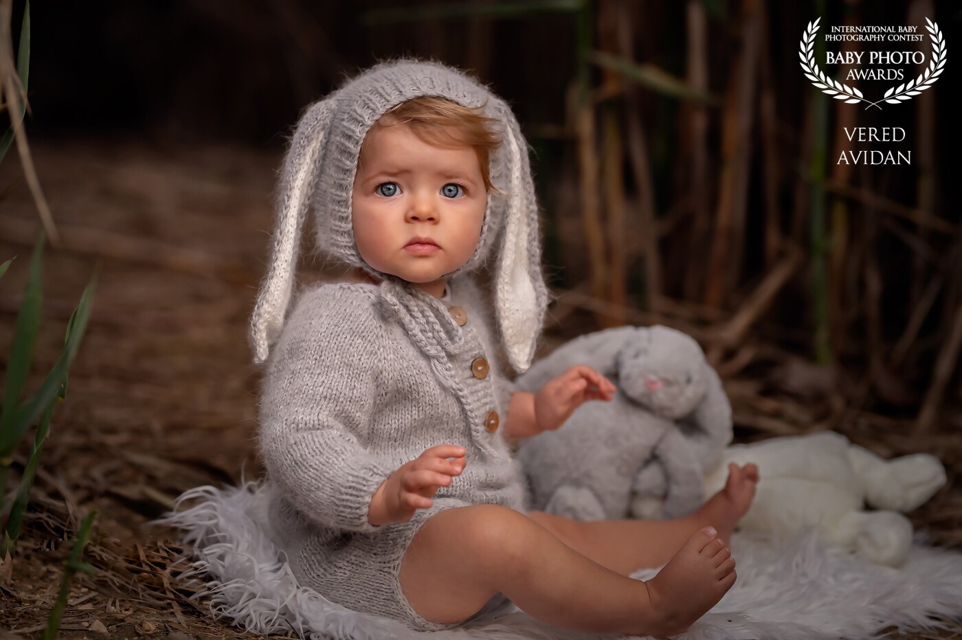 Baby Ariya celebrating her first birthday in a nature session. She is so beautiful, I could not take my eyes off her. In the picture her bunny session.