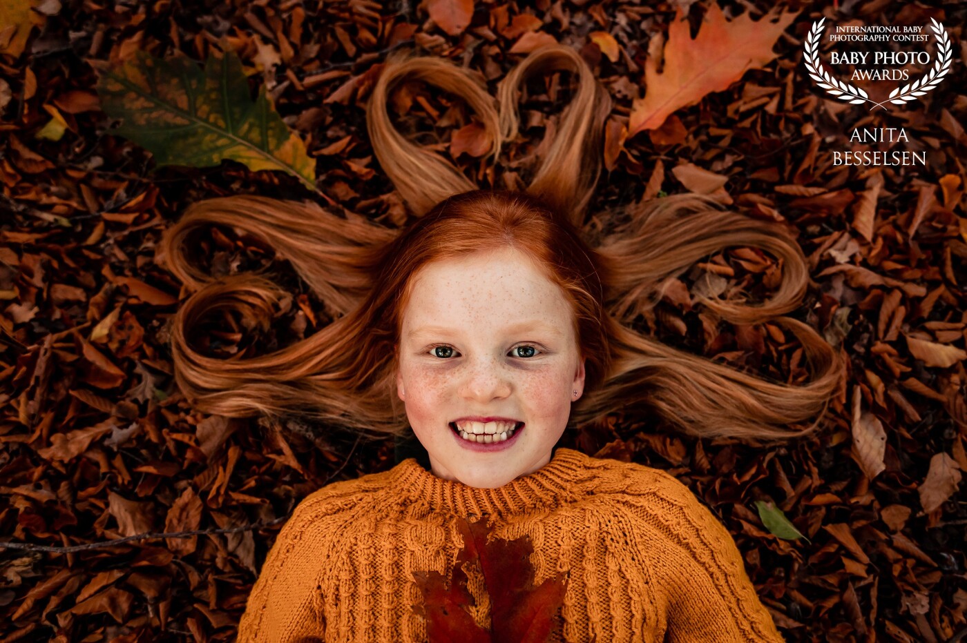 Last fall I went to the forest for a photoshoot with this pretty girl. So amazing how her hair matched perfectly with the leaves. Her beautiful red hair in combination with those stunning blue eyes!
