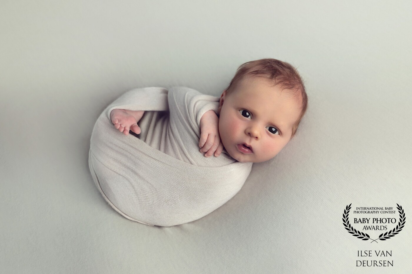 Due to Covid, this boy came into my studio at the age of 6 weeks. Sleeping during the session? No way! :)<br />
But he was so cute, even when he was looking at me with these wandering eyes.