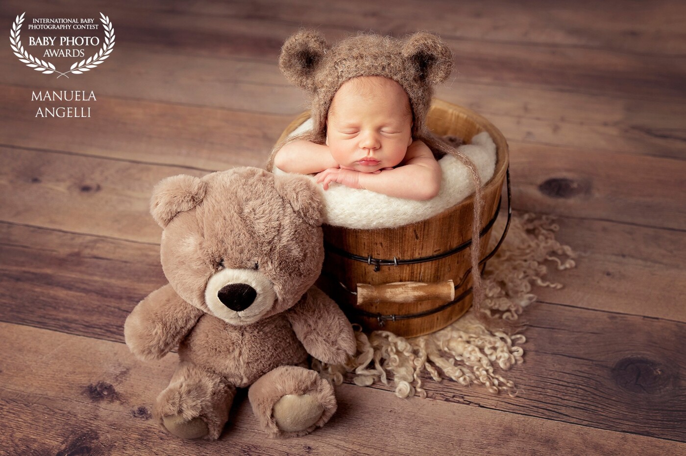 I did not know that mom was bringing babys first bear to the shooting! I was so happy because I had the perfect matching bonnet in my studio!