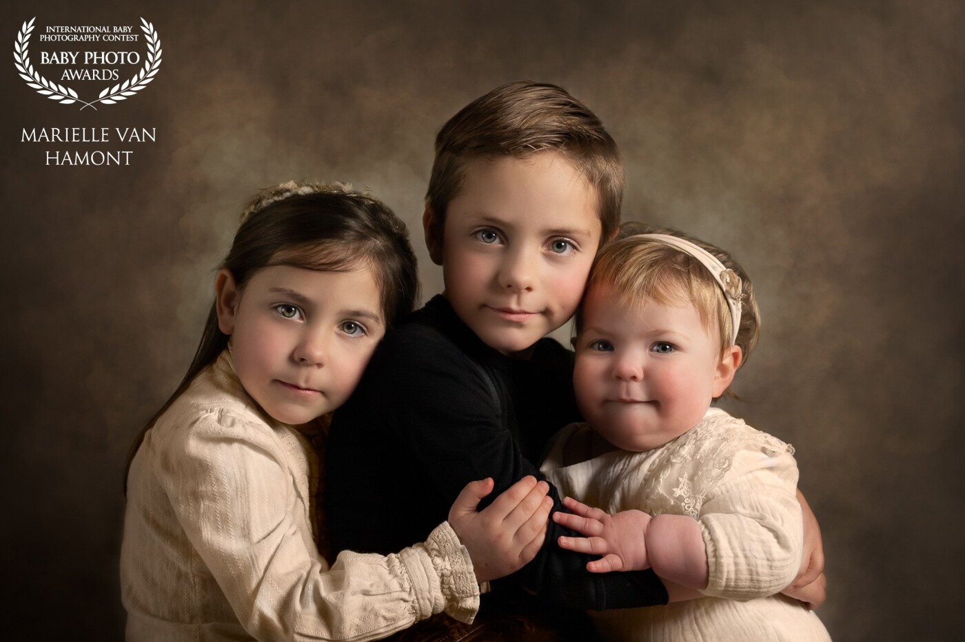 These gorgeous kids are my own. And I'm so proud of them. Ofcourse I take many pictures as all mothers do but not in my studio. I was trying something different and I really love the end result! 