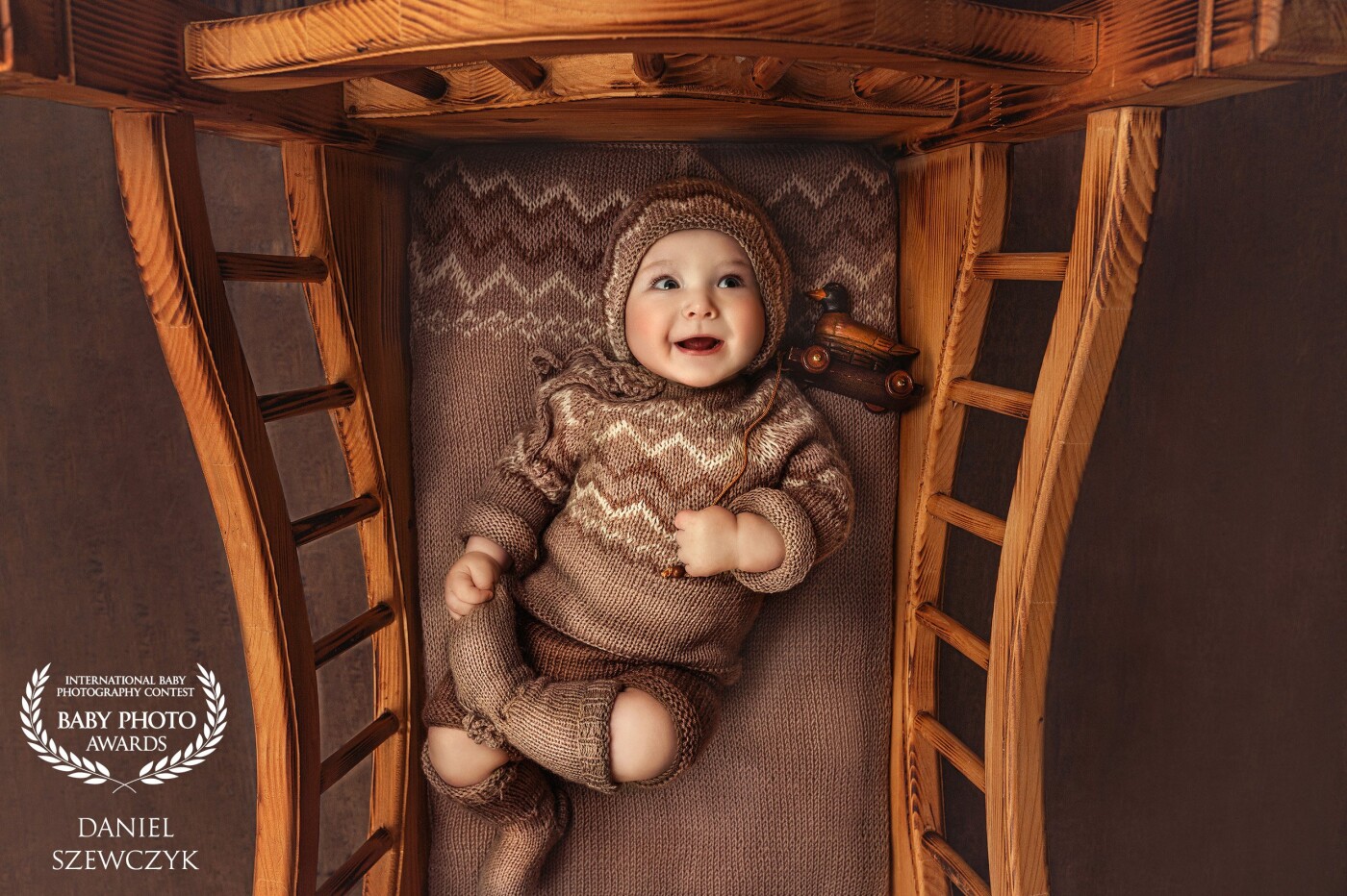This bed is our favourite hand crafted prop for newborn and baby sessions and of course we had to take some pictures of our son in it :-) Adam is 6 months old with beautiful hand crafted vintage toy and hand knitted outfit, everything on this image is hand crafted with lots of love...as well as our son :-)