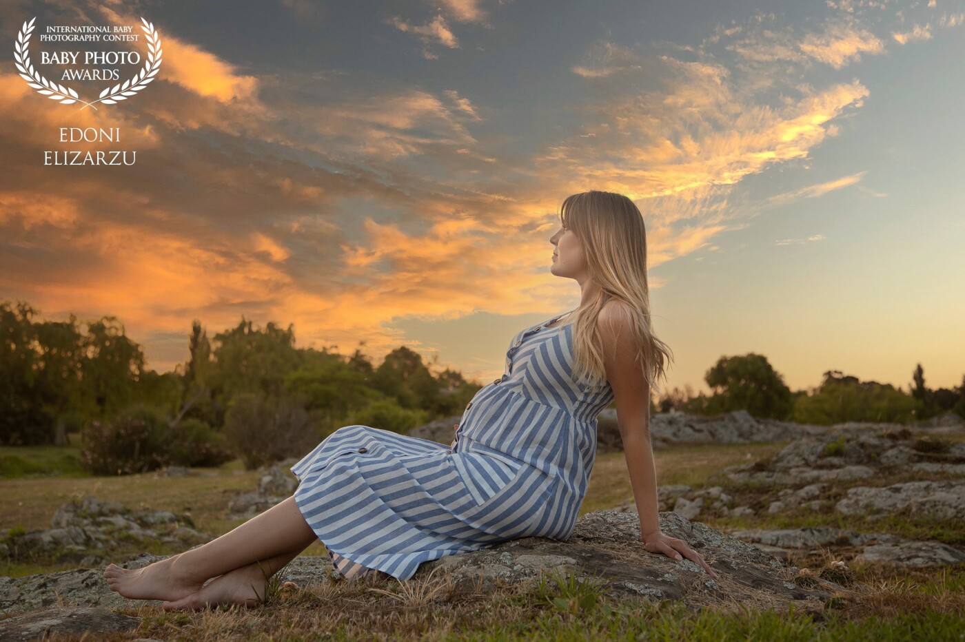 Beautiful mom to be session, waiting for her second girl, combined with great sunset, in Uruguay. <br />
We did some studio shots and also outdoor. 