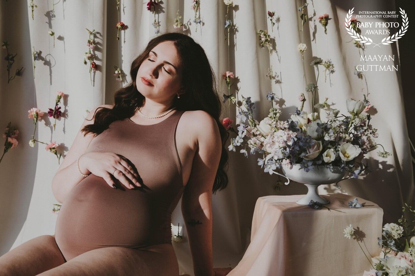 I know Aviv for a long time and I was very excited when she asked me to be her photographer for her pregnancy photoshoot. The whole set was done inside her home and I only used natural lighting. It was a challenge for both of us but we couldn't be happier with the results.