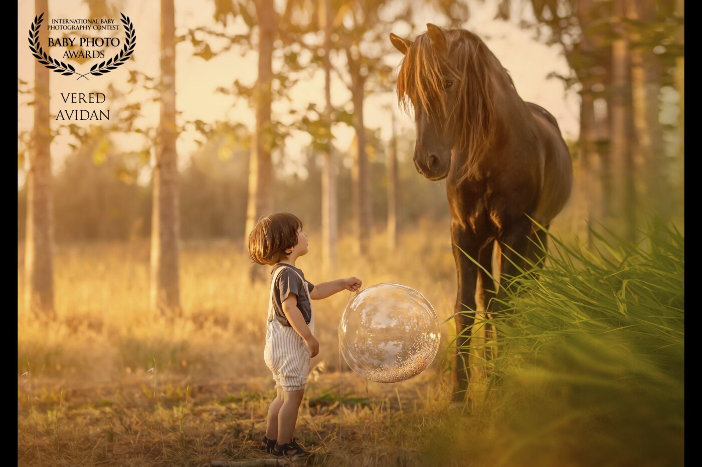 Horses and children's sessions are never easy...but it is always worth the effort. In the picture: two years old  Omer with his beautiful horse Marino, in a magic moment.